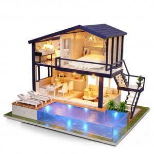 Lėlių namas su baldais, indais ir apšvietimu