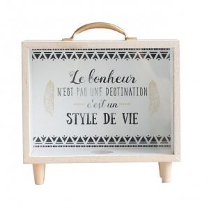 Medinė dekoruota taupyklė šeimos kelionėms