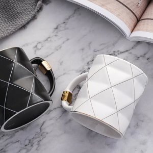 Dailus keramikinis puodelis kavai ar arbatai