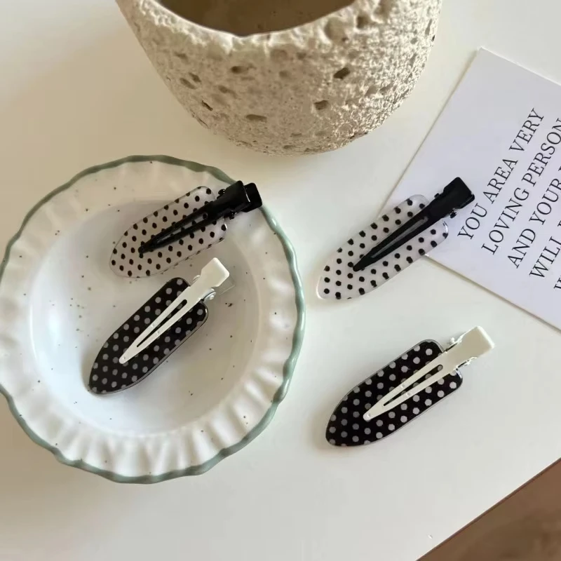 Minimalistiniai plaukų segtukai su taškeliais - Image 3