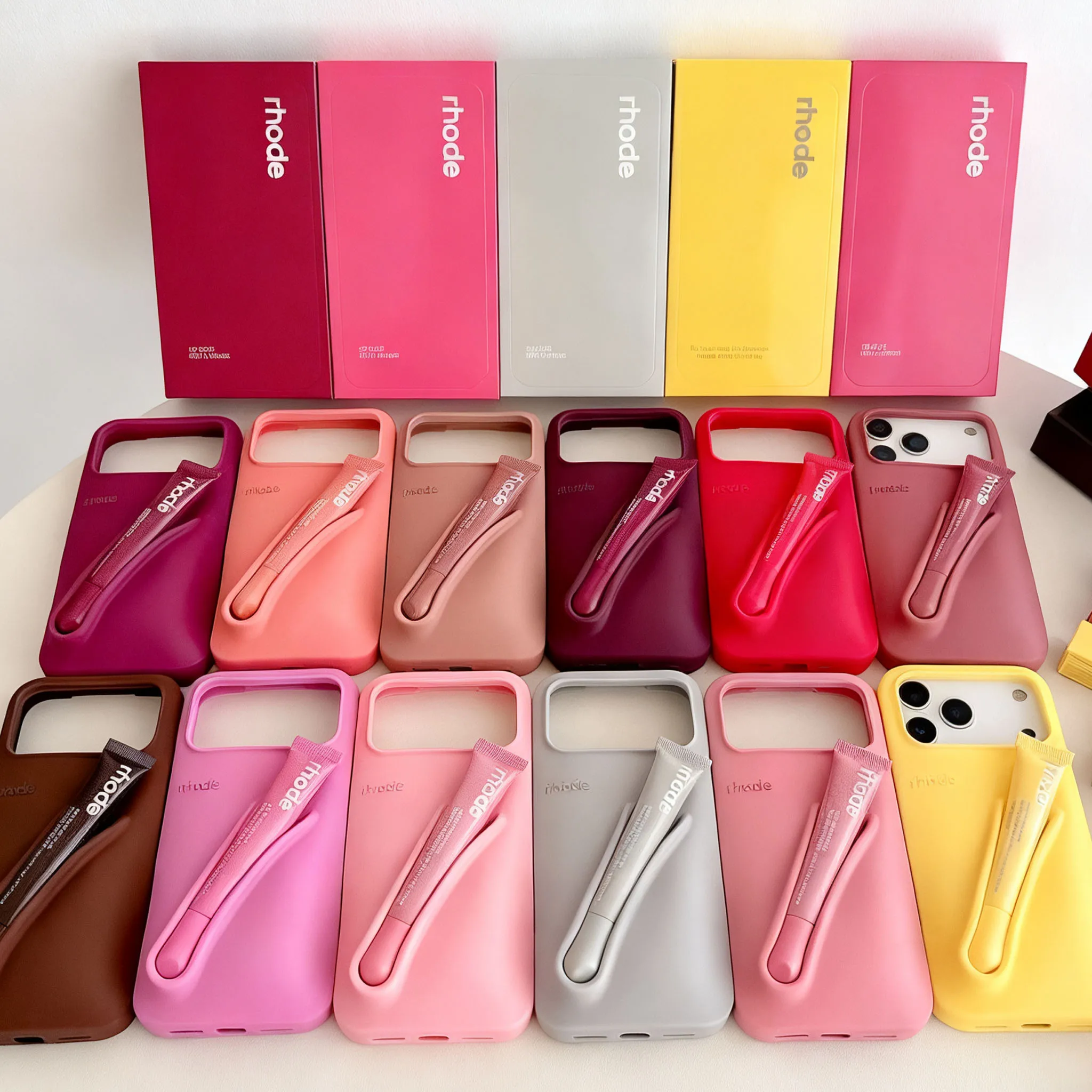Lemontini Stiliaus Telefono Dėklas su Lūpų Blizgiu (iPhone 11-17)