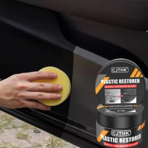 Atnaujinantis juodinamasis plastiko valiklis automobiliams