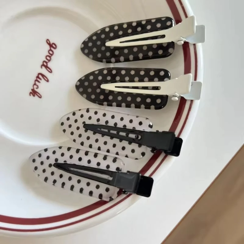 Minimalistiniai plaukų segtukai su taškeliais - Image 4