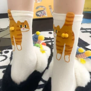 Žaismingos 3D kojinės su katės atvaizdu