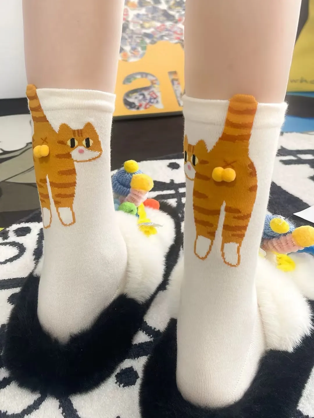 Žaismingos 3D kojinės su katės atvaizdu