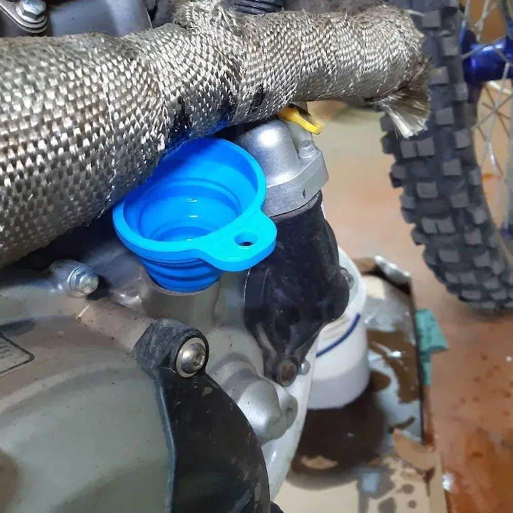 Engine Funnel Car Universal Silicone Liquid Funnel Washer Fluid Change Foldable Portable Auto Engine Oil Petrol Change F - Image 2