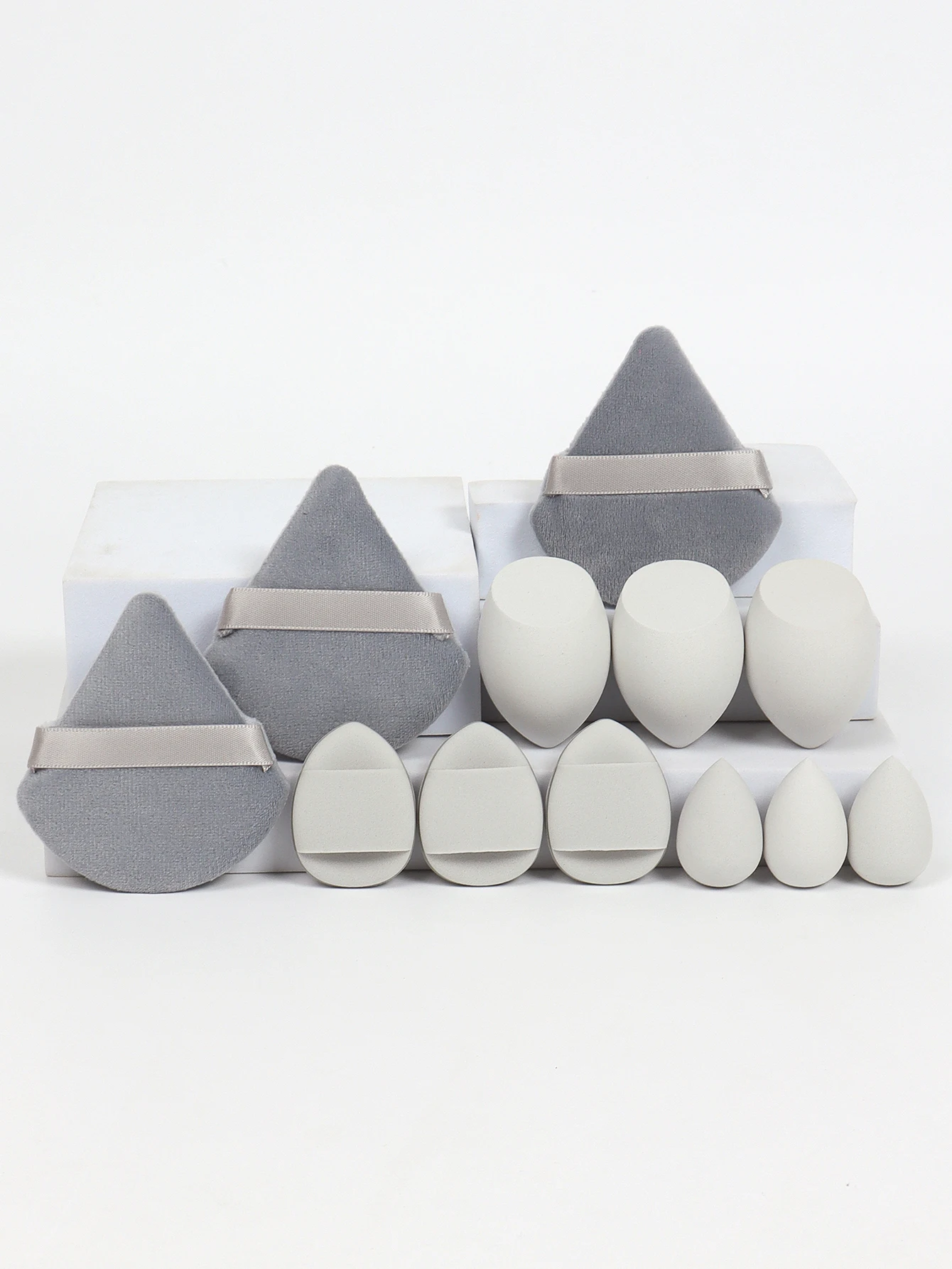 12-Piece All-Purpose Makeup Sponge Set, Made of 3 Loose Powder Puffs, 3 Mini Air Cushion Puffs, 3 Beauty Eggs and 3 Mini - Image 4